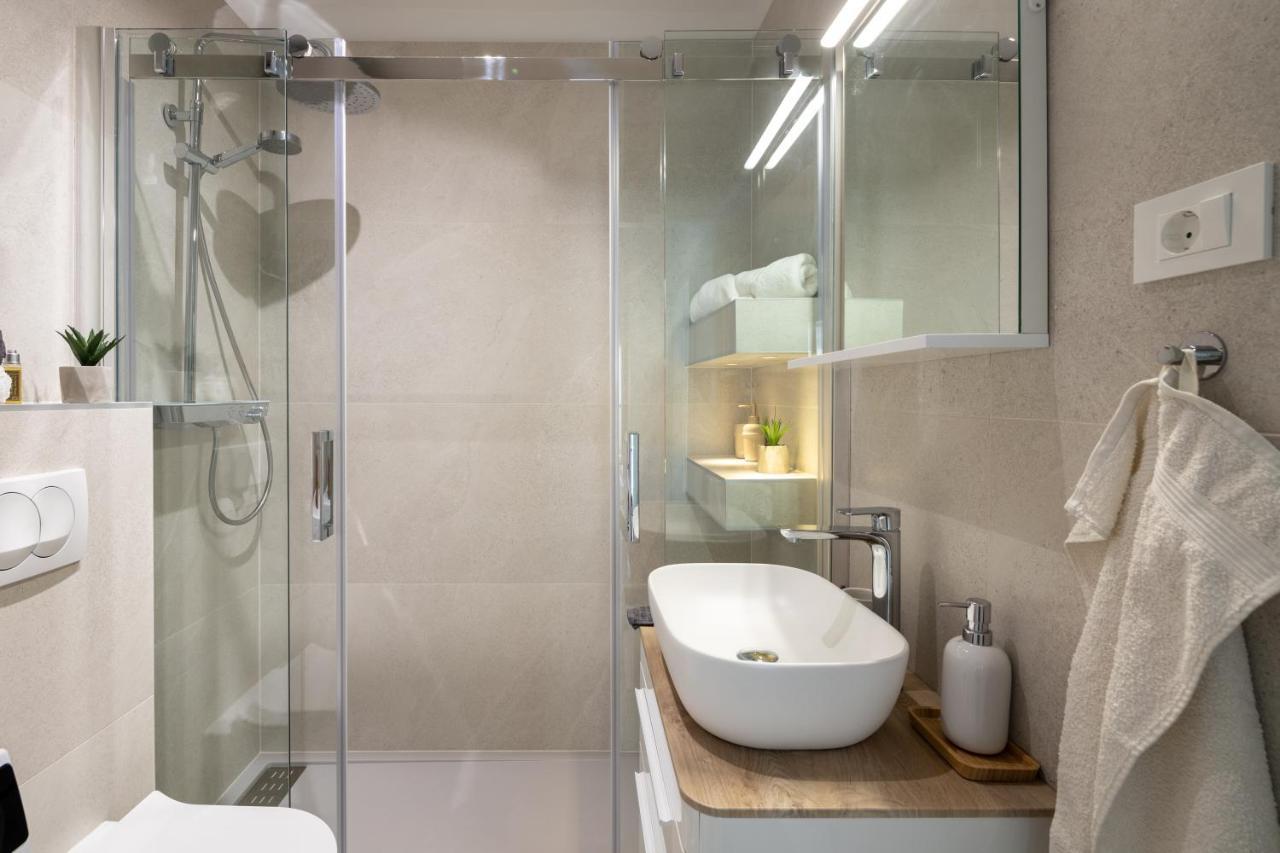 Apartment Nova 4* Dugi Rat Eksteriør billede
